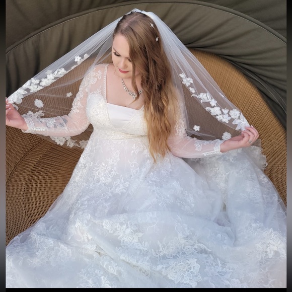 Oleg Cassini white wedding dress size 14